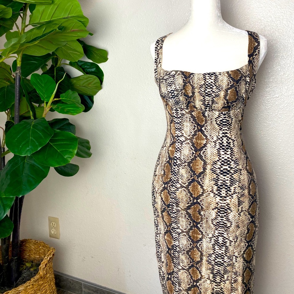 Snake print dress 🤎